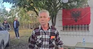 “Bankers”-i i merr tokën, e përdor për vete dhe refuzon të paguajë, Qytetari: Do bashkohem me grevën e urisë, kërkoj të drejtën time