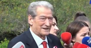 “Ballës i ra maska”/ Përplasje për raportimet e drejtësisë, Berisha: Duan të kyçin parlamentin