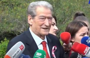 Rama është çmendur, Berisha: Po i kap deputetët me “libër shtëpie” nga frika se nuk votojnë reformën
