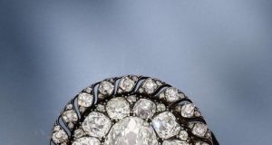 Me 100 diamante/ Del në ankand një nga kurorat e Napoleon Bonaparte