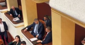 Opozita përgatit 57 pyetje për Altin Dumanin, Sali Berisha pa pyetje për raportuesit