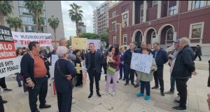 Protestë në Durrës/ Banorët e qendrës historike kundër shpronësimeve dhe shembjes së banesave