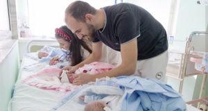 Tiranë/ Çifti sjell në jetë katërnjakë në maternitetin “Koço Gliozheni”
