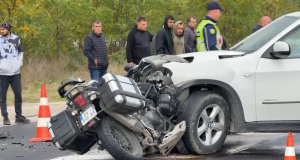 Motori përplaset me makinën në aksin Korçë-Pogradec, dy të plagosur