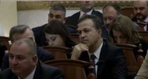 Diskutohet shkarkimi i Peleshit, Ivi Kaso: Ik para votimit dhe jep dorëheqjen