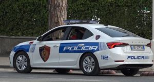 Sherr mes krushqëve dhe dhunë në familje, dy persona arrestohen në Tiranë