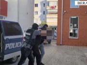 “Policia zbërthen bazën e drogës në Vlorë – sekuestron kokainë, cannabis dhe armë”