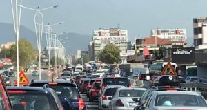 “Trafiku në kryeqytet, një problem që na merr 15 ditë në vit – Binaj propozon zgjidhje”