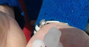 Elbasani përfshihet nga moti i keq, stuhi e breshëi në Gramsh (FOTO)