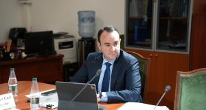 Balliu: Dy ditë shi — përmbytemi. Në verë — marrim flakë. Nuk ka faj moti, por korrupsioni i qeverisë.