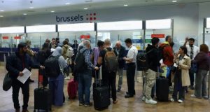 Kontrollet e reja kufitare në aeroportet e BE shkaktojnë radhë, vonesa e anulime fluturimesh