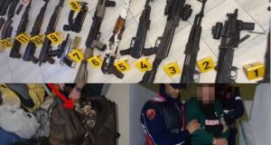 Arsenal lufte në Nikël: armë, granata dhe eksplozivë të lidhur me celularë