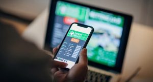Kush po e pengon hapjen e basteve online? Ja çfarë thotë Ministria e Financave