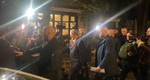 Protesta e opozitës, Berisha del nga shtëpia, i drejtohet kryeministrisë