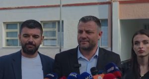 Eligert Hima fton qytetarët e Cërrikut të votojnë masivisht!