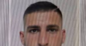 Dorëzohet në polici Daniel Pepa, i dyshuar për vrasjen e Flori Paluçit në Manzë