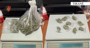 Furnizonin me kokainë “Alliasin” dhe “Oxhakun”, arrestohen dy kushërinjtë në Tiranë (EMRAT)