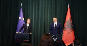Rama kërkon ndjesë nga Marta Kos për sulmet ndaj ambasadorit Gonzato