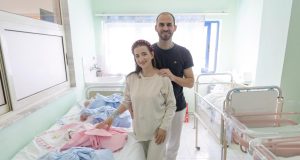 Katërnjakët me hemorragji në sy, familjarët kërkojnë ndihmë: Kanë nevojë të operohen urgjent