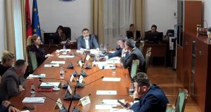 “Kë sheh ti…”/ Debate në Komisioni e Sigurisë, Çuçi kërkon përjashtimin e Nokës