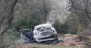 Ngjarja në Rinas/ Makina e përdorur në atentat gjendet e djegur në Halil të Krujës
