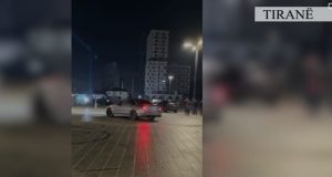 Tiranë/ Manovra të rrezikshme në shesh bllokohen 3 makina