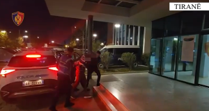 Kapet 26-vjeçari, përgjegjës për trafikimin e 19 emigrantëve drejt BE-së