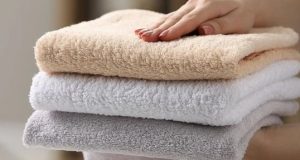 Riktheni butësinë peshqirëve nëse e zëvendësoni zbutësin e rrobave me një produkt natyral