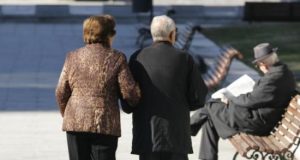 Qeveria kujtohet për pensionistët/ Një bonus fundviti sa për sy e faqe