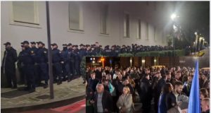 Pak minuta para nisjes së protestës së opozitës, më shumë policë sesa qytetarë