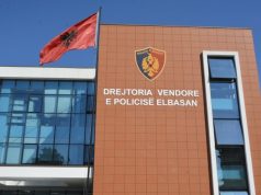Të armatosur dhe të maskuar si policë, 5 persona grabisin një banesë në Elbasan