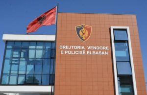 Të armatosur dhe të maskuar si policë, 5 persona grabisin një banesë në Elbasan