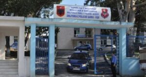 Policia e Fierit ndalon një 21-vjeçare, sekuestron 10 pasaporta të dyshuara të falsifikuara