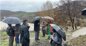 Kolonja në protestë: 10 fshatra të izoluar prej përmbytjeve