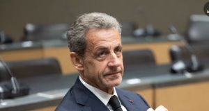 Sarkozy refuzon ushqimin në burg, ushqehet vetëm me kos nga frika e helmimit