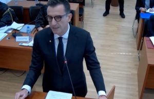 Veliaj firmos nga paraburgimi. Shkarkon dy administratorë, emërime të reja në Bashkinë e Tiranës