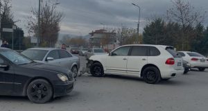 Aksident i trefishtë në Korçë, nuk ka të lënduar