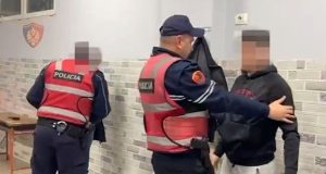“‘Kaloj urën tashi’: si ranë në kurth 22 shpërndarës kokaine nga policët e infiltruar”
