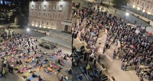 ‘Yoga Party’, Taulant Balla tallet me protestën e Berishës para kryeminitrisë