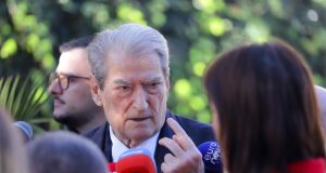 Berisha ndryshon kurs për SPAK-un, mbështet Brahos, sulmon ashpër Dumanin