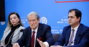 Berisha: Betejë “ja të vdesim, ja të rrojmë për liri”! Rama nuk ia heq imunitetin Ballukut sepse është vetë pas saj