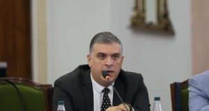 Kuvendi në presion: Blushi kërkon urgjent autorizimin për arrestimin e Ballukut