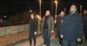 Njësitë Guerrilase të PD i shkojnë Ramës në Surrel/Jep dorëheqjen, ke vjedhur paratë e qytetarëve bashkë me Ergys Agasin dhe Lubinë