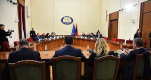 Debati për USB-në mbyllet: Deputetët e Këshillit të Mandateve do ta marrin me vete