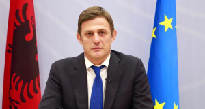 Rama shkarkon zëvendësministrin e Brendshëm, Julian Hodaj