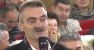 Shpërthim në foltoren e Berishës në Mirditë: “Hiqi servilët po e shkatërrojnë PD-në”!
