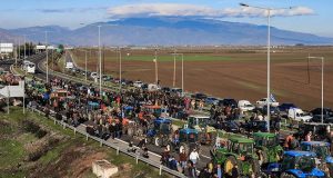 Nuk ndalen protestat e fermerëve grekë/ Aksi Kakavijë-Janinë sërish i bllokuar