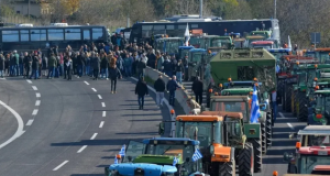 Protesta e fermerëve paralizon aksin Kakavijë–Janinë nga ora 19:00