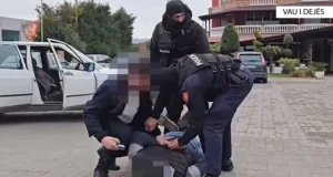 Arrestohet 42-vjeçari në Vaun e Dejës, kapet me drogë dhe municion luftarak