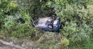 Aksident tragjik në Gramsh/ Kamioni bie në humnerë, dy të vdekur, një e plagosur (EMRAT)